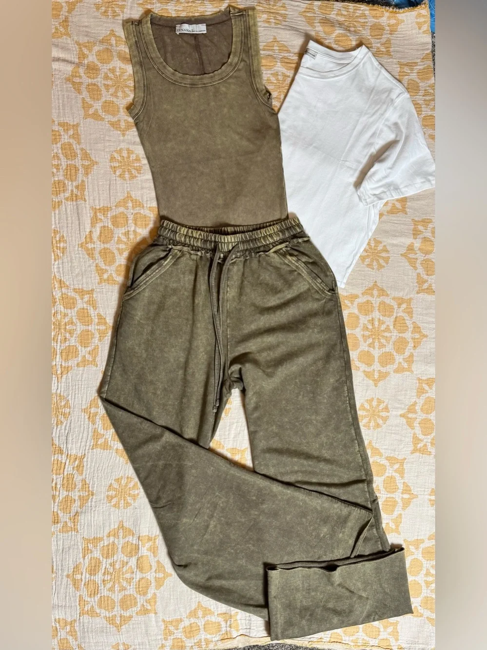 Bundle. Women’s washed ribbed tank & French Terry Pant w/boyfriend cotton T - Picture 1 of 5